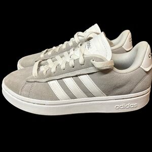Adidas Grand Court Alpha size 7 gray/white